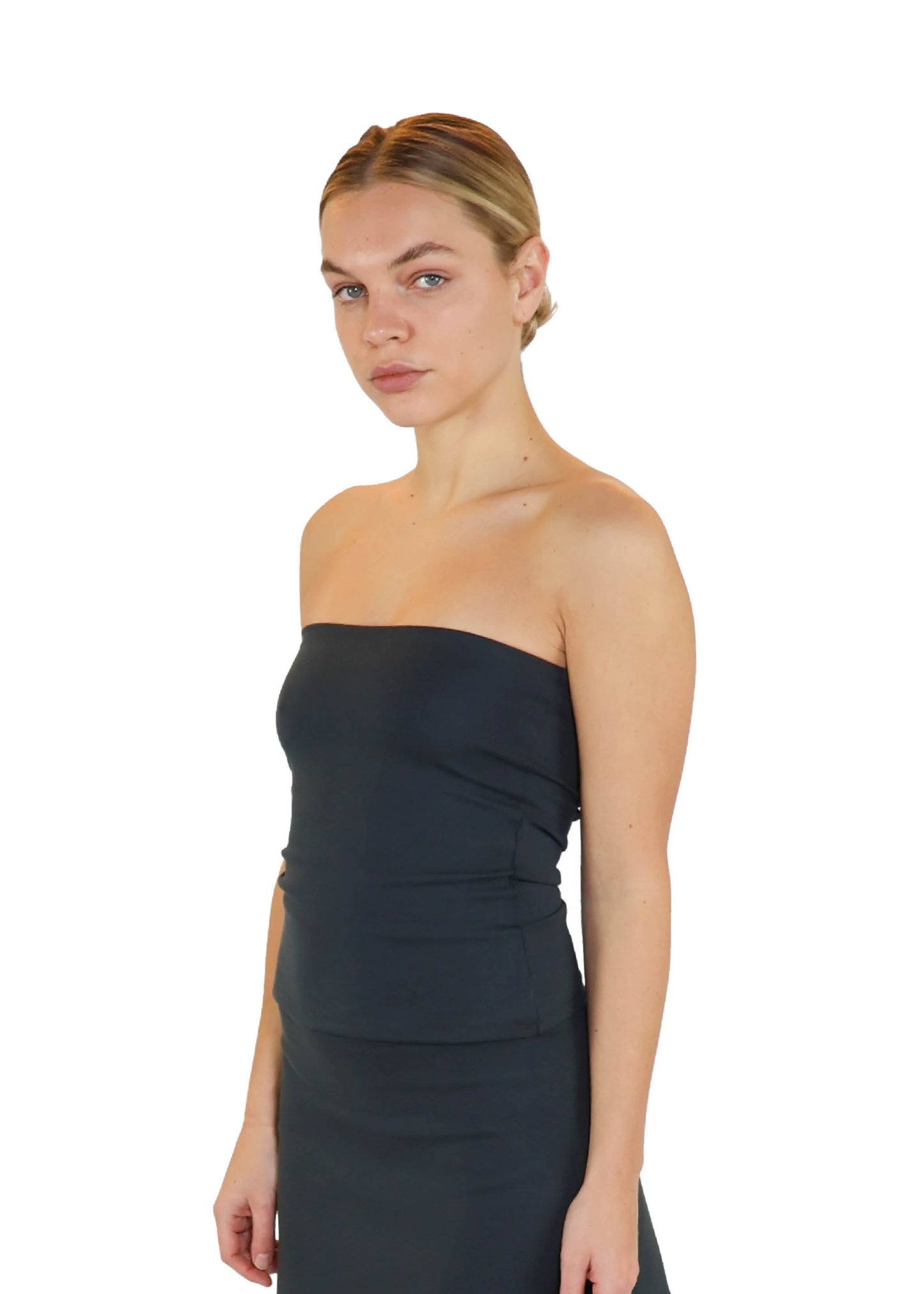 The strapless top - grey