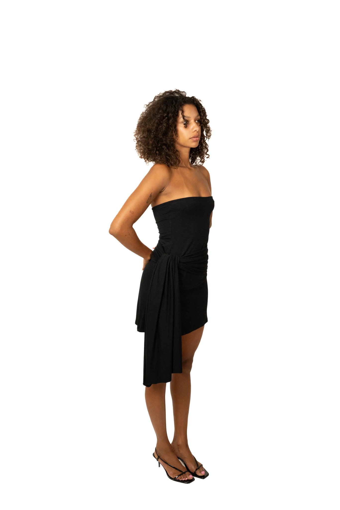 The bamboo strapless top - black